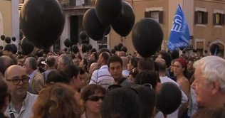 Italian artists protest wearing black balloons 